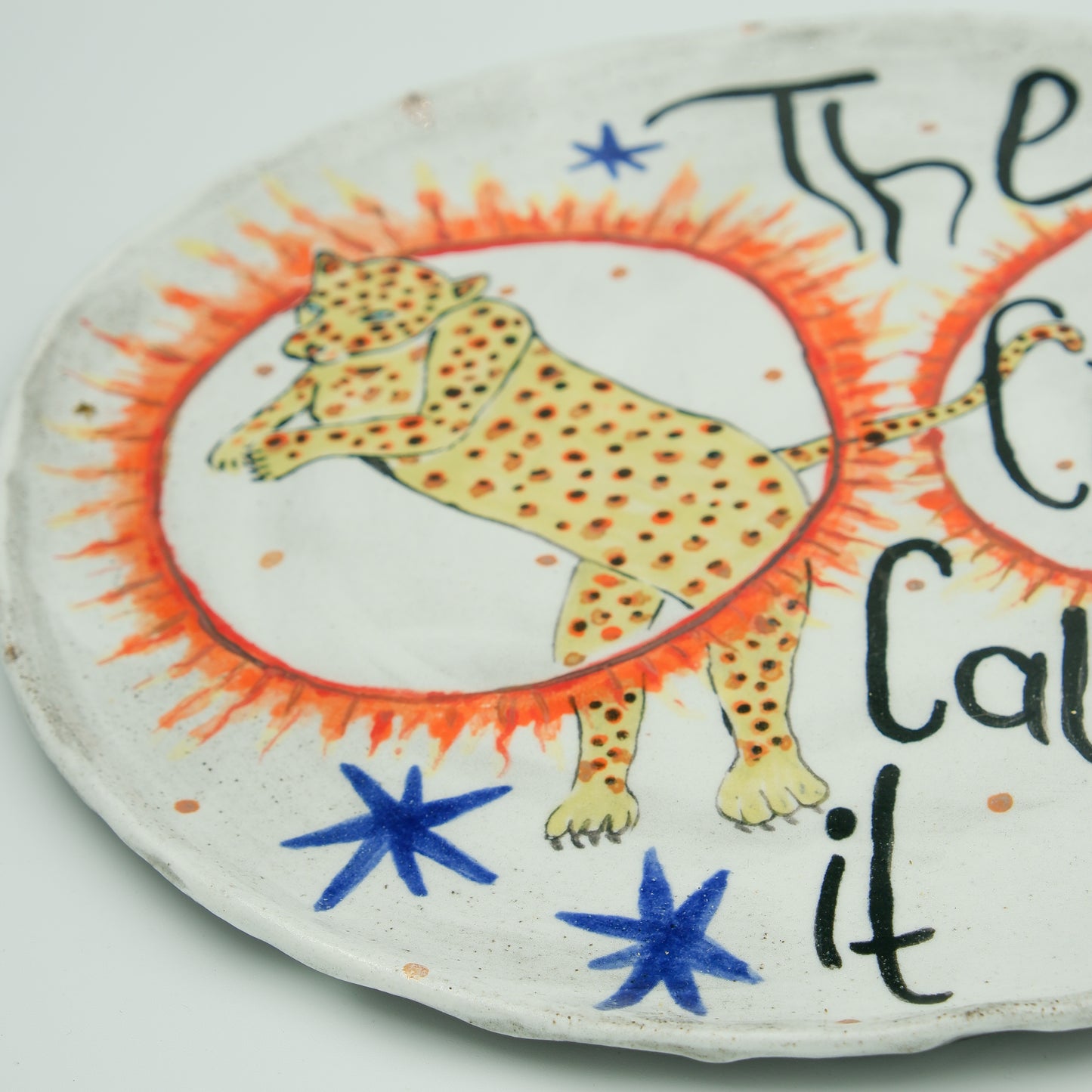 The Circus Calls It Art — Dekoratif Seramik Tabak